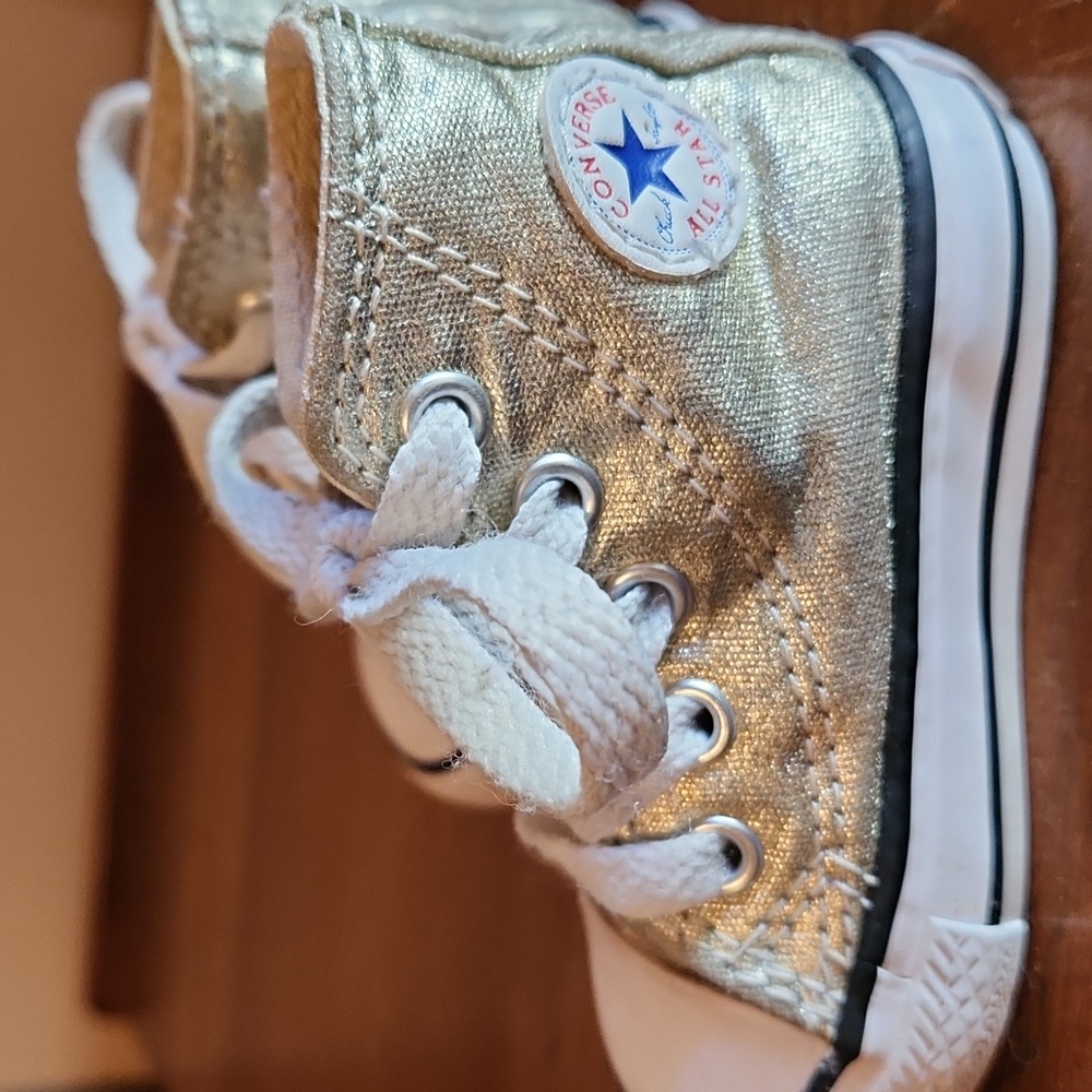 Converse Gold Shimmering Toddler High-Tops Size 3 - Picture 7 of 16